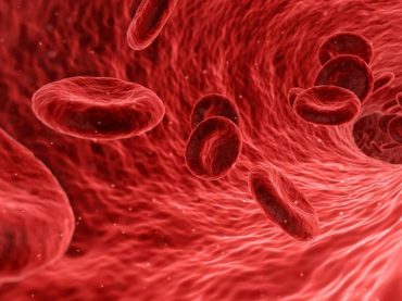 เกล็ดเลือดต่ำ เกิดจากอะไร มีวิธีการป้องกันอย่างไร